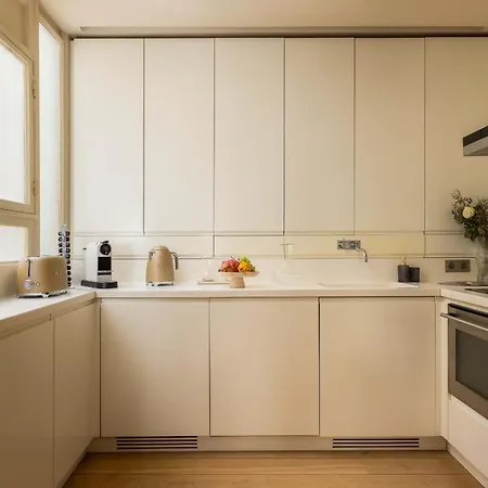 Montaigne Collection I 3br 6p Triangle D Or 公寓