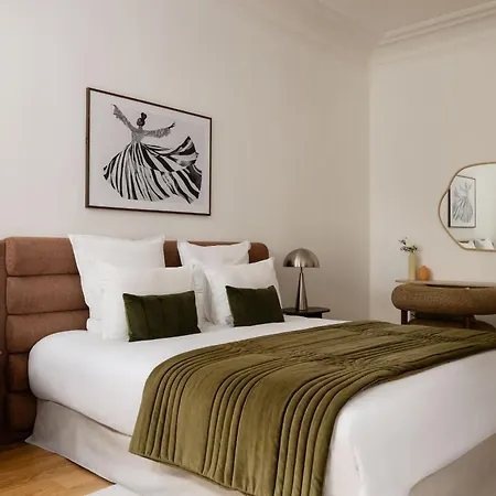Appartement Montaigne Collection I 3br 6p Triangle D Or *