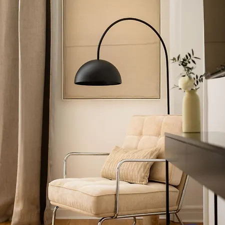 Montaigne Collection I 3br 6p Triangle D Or