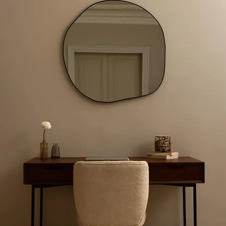 Montaigne Collection I 3br 6p Triangle D Or