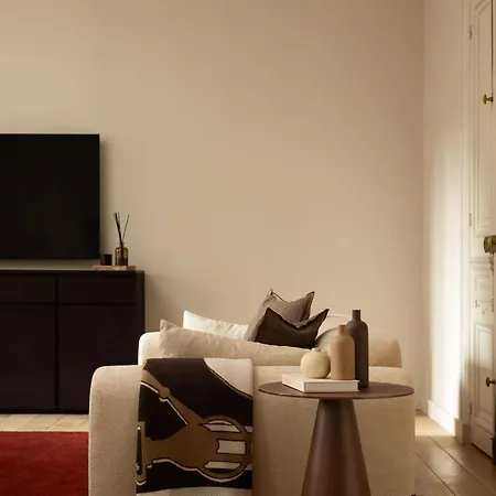 Montaigne Collection I 3br 6p Triangle D Or Appartement *
