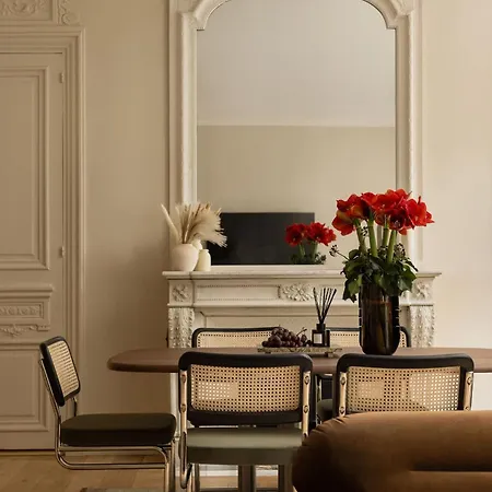 公寓 Montaigne Collection I 3br 6p Triangle D Or 巴黎