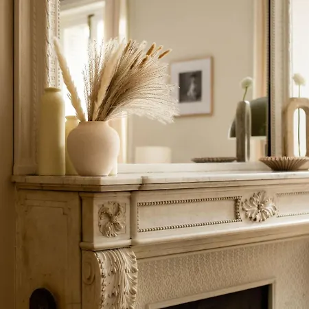 Montaigne Collection I 3br 6p Triangle D Or